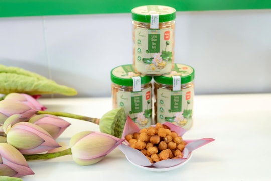 Về Hưng Yên thưởng thức đặc sản “Long nhãn ôm sen”