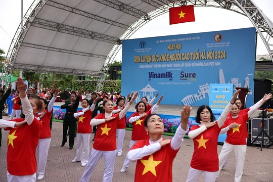 Vinamilk Sure Prevent Gold đồng hành chăm sóc rèn luyện sức khỏe cho 3.000 người cao tuổi Hà Nội