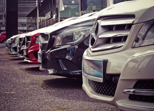 Thuế sắp giảm, xe sang giảm giá trăm triệu xả hàng tồn