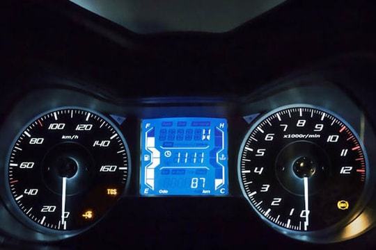 Tua đồng hồ công-tơ-mét ô tô từ 500.000 km về 100.000 km, để lừa bán xe