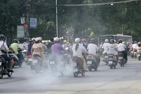 Xe máy trên 5 “tuổi” phải kiểm định khí thải: Lại lo ùn tắc