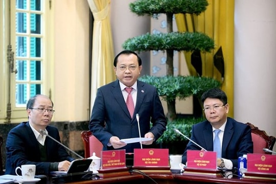 Bộ Tài chính nâng mức nợ thuế bị hoãn xuất cảnh lên 50 triệu đồng