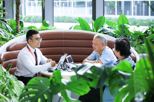 Techcombank hỗ trợ khách hàng gấp rút hoàn thiện cập nhập giấy tờ tuỳ thân và đăng ký sinh trắc học