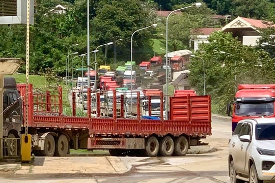 Nghệ An: Khai thác “mỏ vàng” thương mại vùng biên