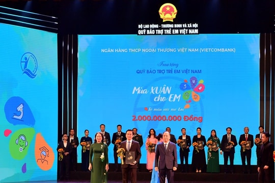 Vietcombank ủng hộ 2 tỷ đồng cho “Mùa xuân cho em” lần thứ 18