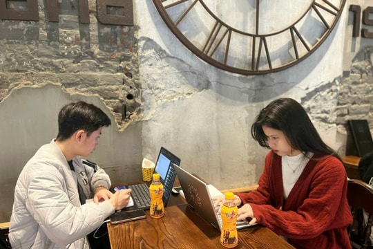 Nguời lao động đuối sức trước bão “deadline” cuối năm