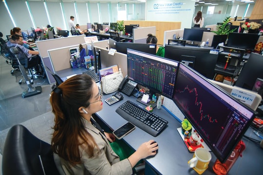 “Dò sóng” chứng khoán 2025