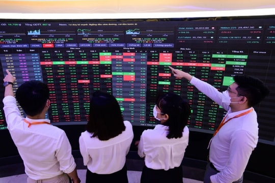 VN-Index vượt 1.300 điểm, "sóng" tăng có thể kéo tới đâu?