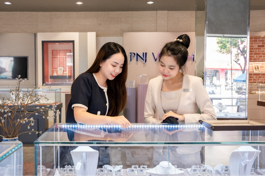 Quỹ ngoại "xả" PNJ, mảng trang sức bán lẻ có còn kỳ vọng?