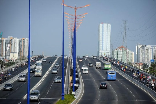 Hỗ trợ nền kinh tế khi thắt chặt tài khoá