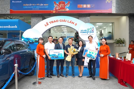 Vinfast VF3, VF7 Plus đến tay khách hàng Sacombank
