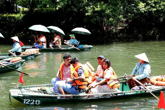Để du lịch thực sự trở thành ngành kinh tế mũi nhọn