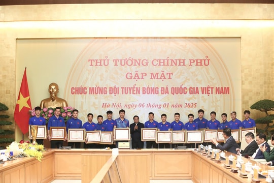 Thủ tướng gặp mặt, chúc mừng Đội tuyển bóng đá Việt Nam