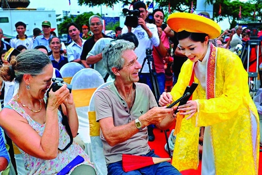 Phát triển công nghiệp văn hóa: Cần thiết lập và phát triển cơ chế thị trường hoàn chỉnh