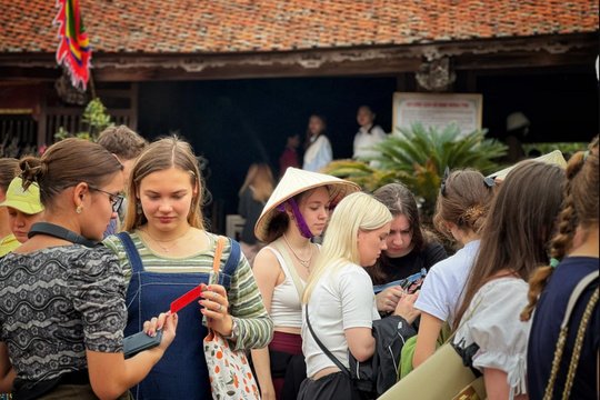 Du lịch Việt rộn ràng chào đón Tết Nguyên đán Ất Tỵ 2025