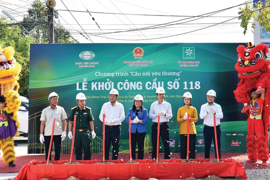 Nhựa Tiền Phong nối liền hai bờ vui…