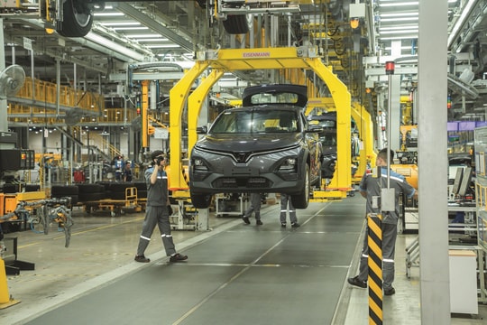 Phát triển "sếu đầu đàn" cho nền kinh tế