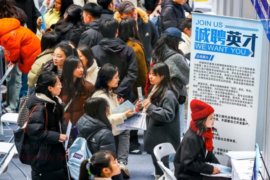 Trung Quốc "xoay xở" thu hút FDI để tạo thêm việc làm