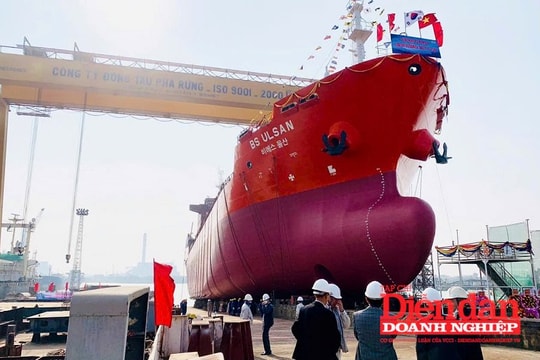 Hạ thủy thành công tàu chở dầu, hóa chất 13 nghìn tấn xuất khẩu sang Hàn Quốc