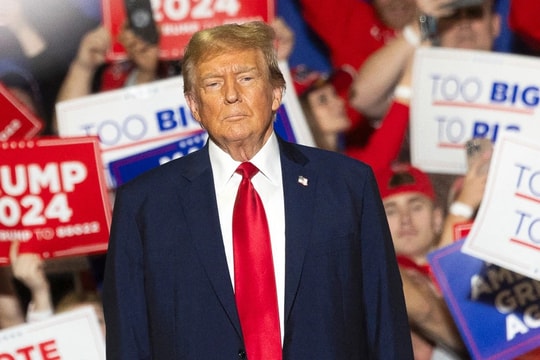 Đa cảm xúc ngày ông Donald Trump trở lại Nhà trắng