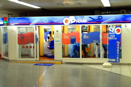 Cuộc "so kè" thú vị giữa QB House và 30shine