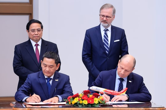 Vietjet hợp tác F AIR đào tạo phi công dưới sự chứng kiến của Thủ tướng Việt Nam – CH Séc