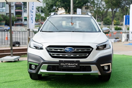 Subaru Outback giảm giá 500 triệu đồng “xả hàng” tồn kho