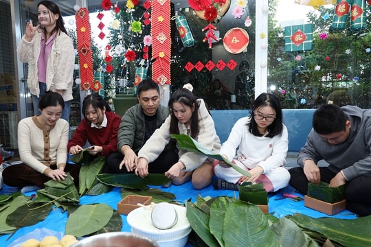 Hương vị Tết cổ truyền nơi xứ sở hoa anh đào