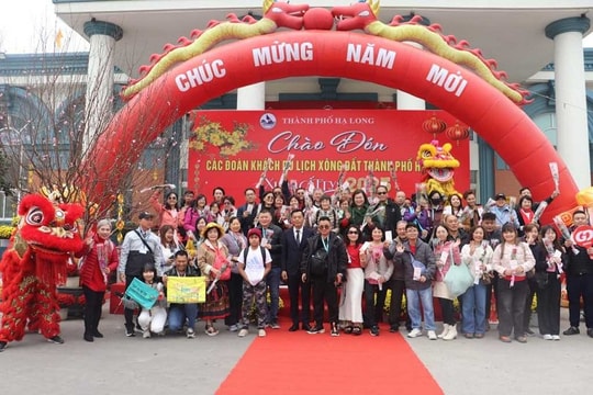 Quảng Ninh: Rộn ràng khách quốc tế “xông đất” đầu năm mới