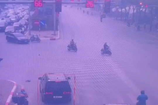 Xóa lỗi phạt nguội cho lái xe ô tô vượt đèn đỏ cứu người