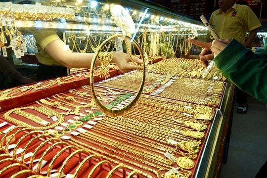 Vàng lên giá kỷ lục mới