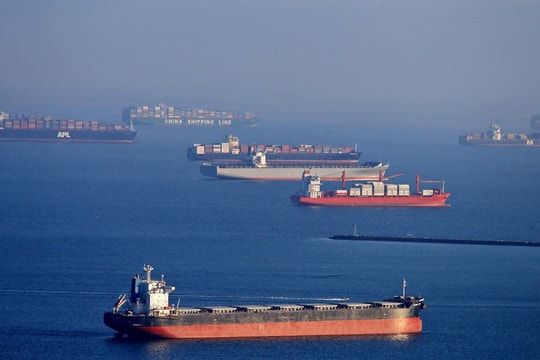 Hé lộ 4 lĩnh vực dễ “ngấm đòn” thuế quan của ông Trump