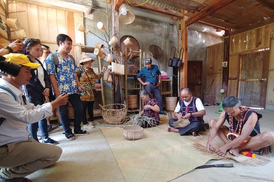 Công nghiệp văn hóa: Làm sao để tăng cạnh tranh?