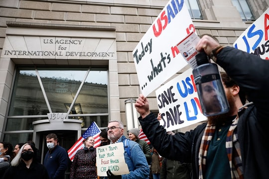 "Bí mật" đằng sau quyết định đóng cửa USAID