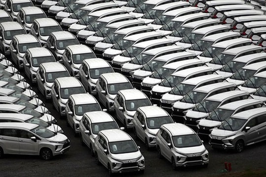 Thị trường ô tô giảm “sốc”, tồn kho cao