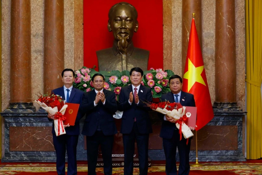 Ông Mai Văn Chính và ông Nguyễn Chí Dũng làm Phó Thủ tướng Chính phủ