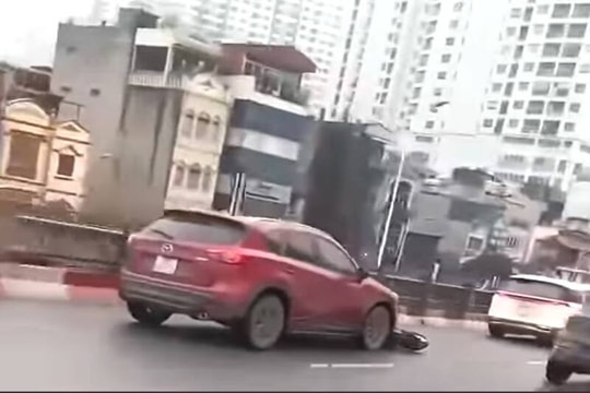 Vụ Mazda CX-5 "ủn" xe máy dưới gầm: Khi đằng sau vô lăng là nhân cách