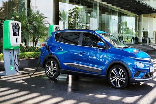 Cần thiết tiếp tục áp dụng mức lệ phí trước bạ 0% đối với ô tô điện chạy pin