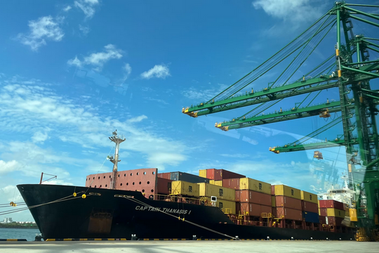 Tham vọng “siêu cảng” của Singapore