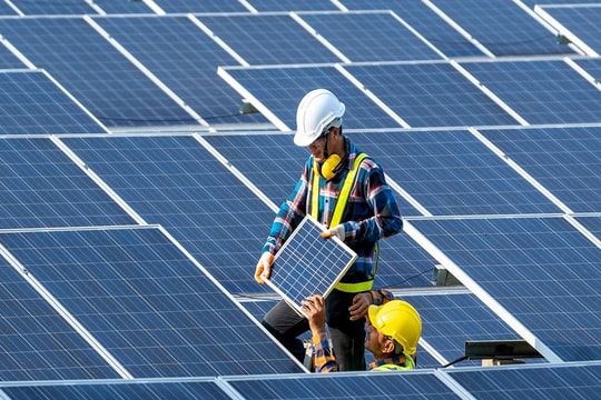 Phát triển điện mặt trời trong khu công nghiệp còn bó hẹp