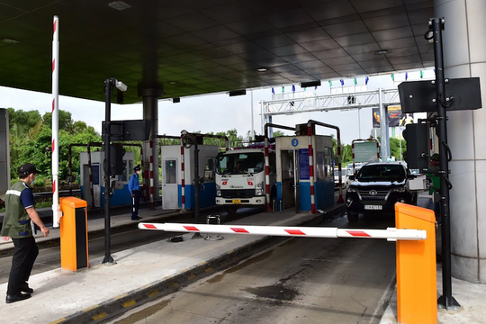 “Điểm nghẽn” trong bỏ barie thu phí không dừng cao tốc