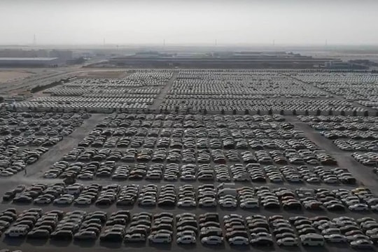 “Nghĩa địa ô tô” Dubai, siêu xe triệu đô bị vứt bỏ không thương tiếc