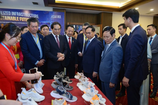 GẶP GỠ 2025: Cơ hội để Việt Nam trở thành trung tâm sản xuất xanh mới của khu vực