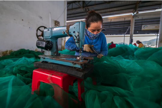 Ngành may mặc thế giới “nín thở” theo dõi thuế Mỹ – Việt Nam