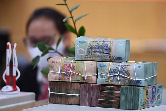 Thêm nhiều ngân hàng giảm tiếp lãi suất huy động, NIM dự báo khó tăng