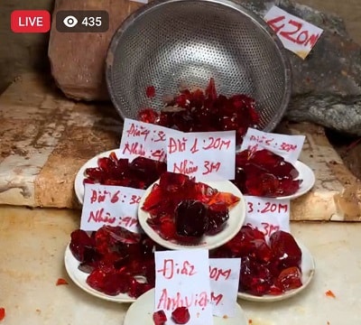 "Đổ thạch" livestream – Khi ảo ảnh đá quý “nuốt chửng” túi tiền