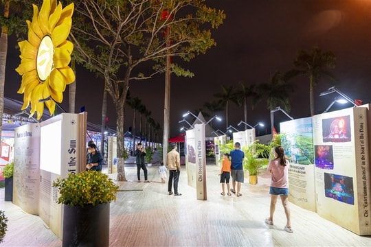 ‏Bông hướng dương khổng lồ hút khách tại Triển lãm “Đà Nẵng – 50 năm phát triển và hội nhập”‏