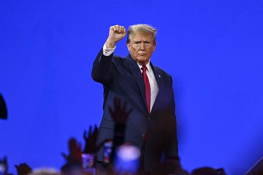 Giá vàng tuần tới: Cẩn trọng chính sách thuế mới của ông Trump