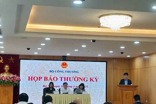 Mỹ áp thuế 46% với Việt Nam: Không bỏ "trứng chung một giỏ"