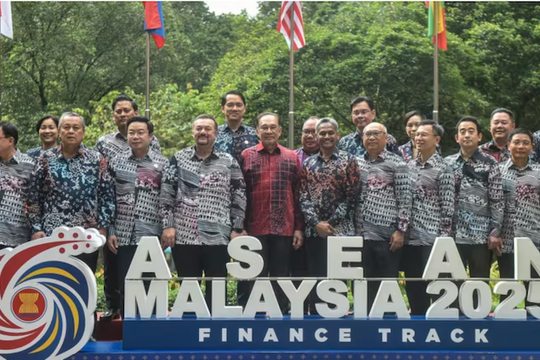 Vì sao cần đẩy mạnh thương mại nội khối ASEAN?